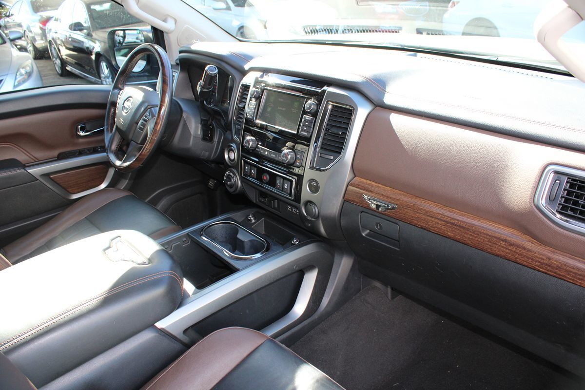 Nissan Titan photo 15