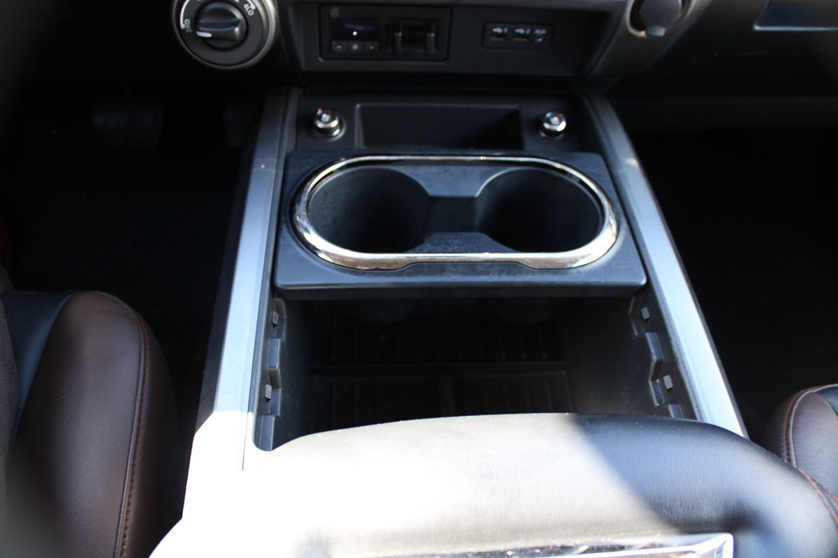 Nissan Titan photo 22