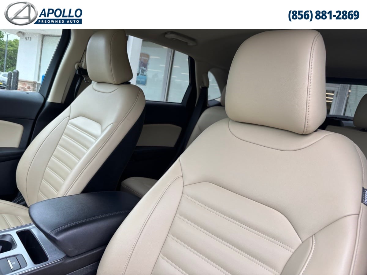 2021 Ford Edge SEL photo 8