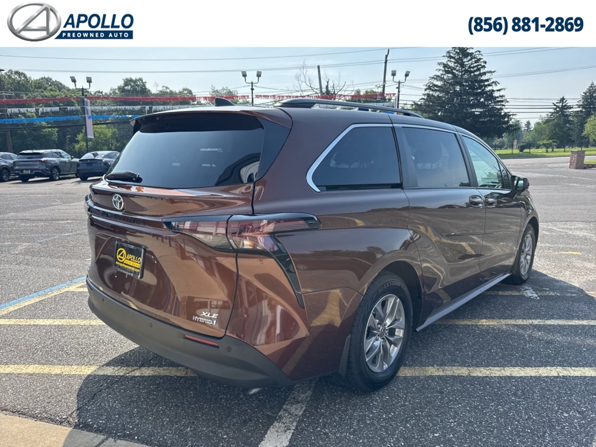 2023 Toyota Sienna XLE photo 4