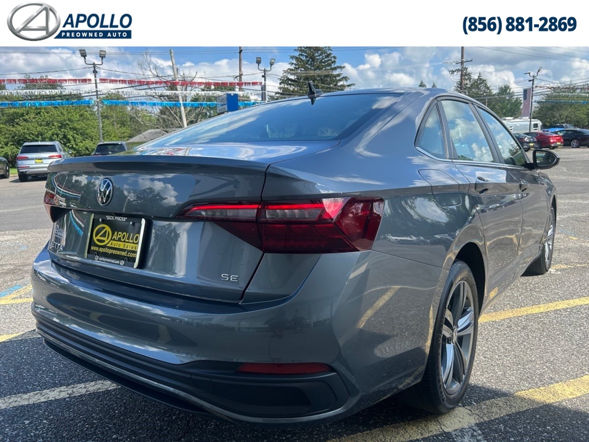 2024 Volkswagen Jetta SE photo 4