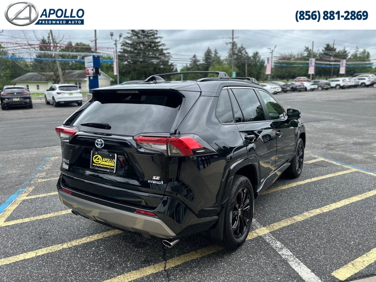 2022 Toyota RAV4 Hybrid SE photo 2