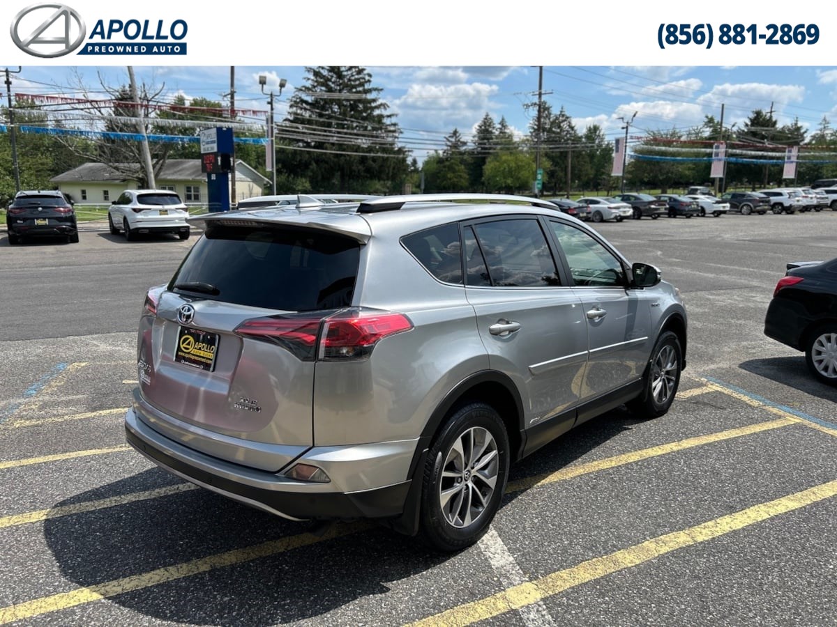 2017 Toyota RAV4 Hybrid XLE photo 4