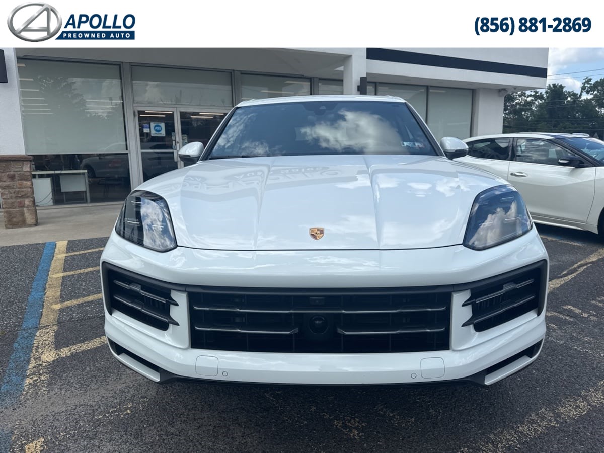 2024 Porsche Cayenne photo 2