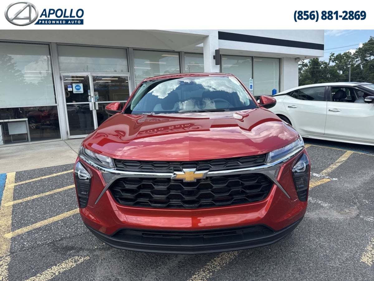 2024 Chevrolet Trax LS photo 2