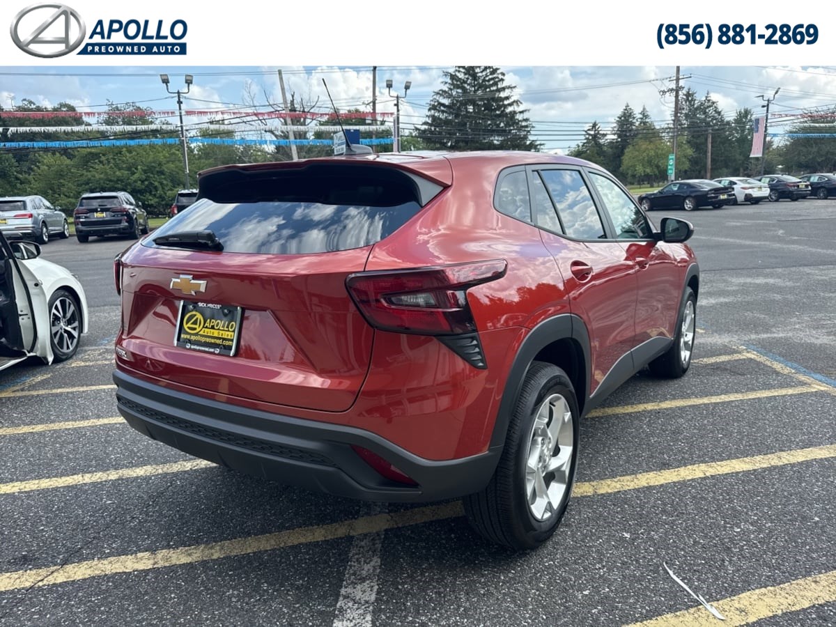 2024 Chevrolet Trax LS photo 4