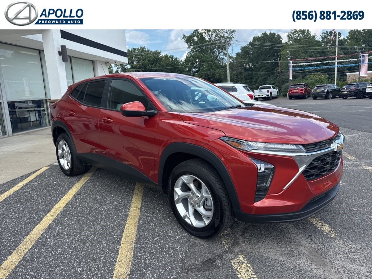 2024 Chevrolet Trax LS photo 3