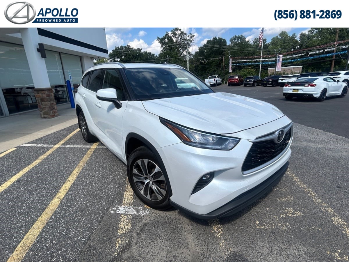 2022 Toyota Highlander XLE photo 3