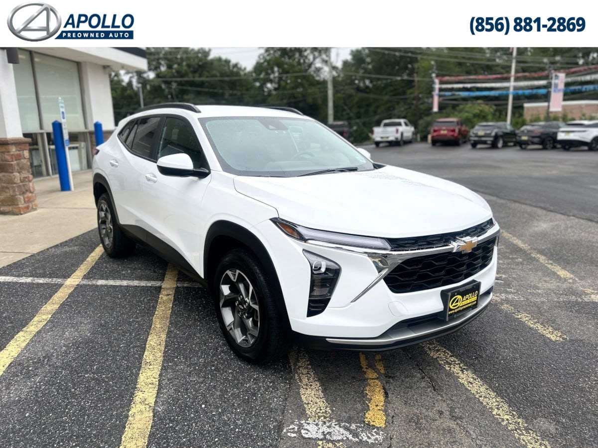 2024 Chevrolet Trax LT photo 2