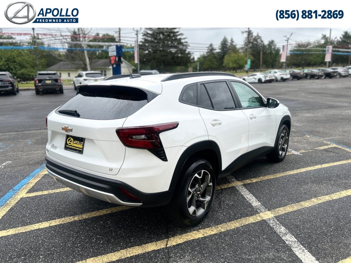 2024 Chevrolet Trax LT photo 3
