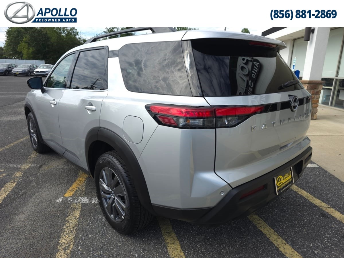 2025 Nissan Pathfinder SV photo 2