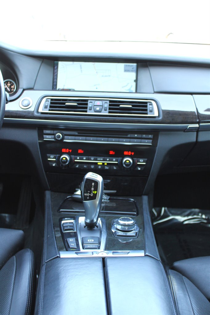2011 Bmw 750xi 7-Series photo 11