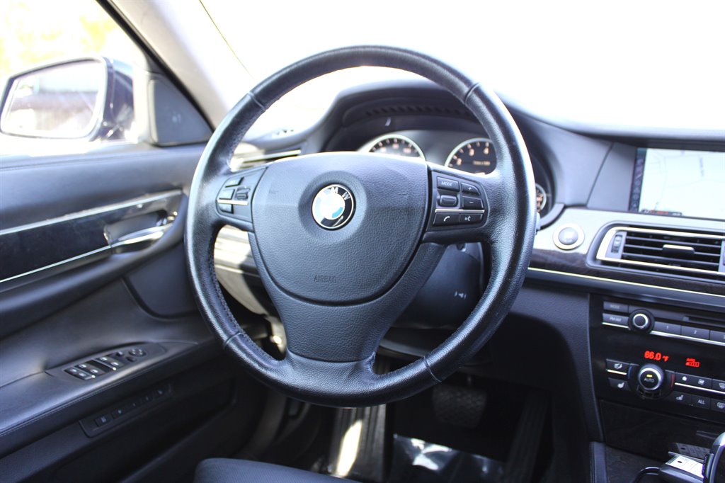2011 Bmw 750xi 7-Series photo 12