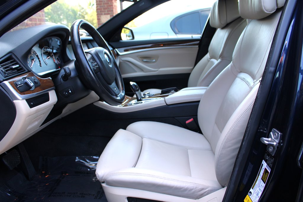 2011 BMW 5 Series 550i - Photo 14