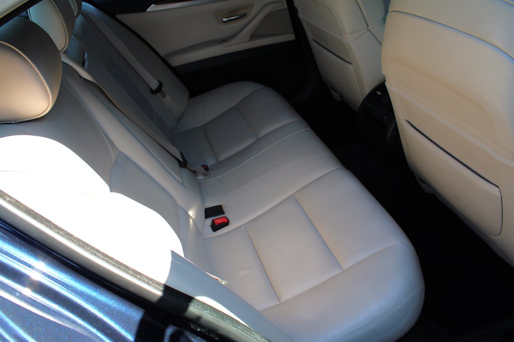 2011 BMW 5 Series 550i - Photo 19