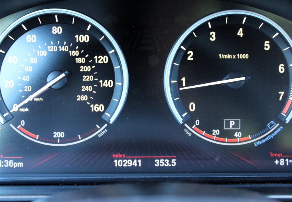 2011 BMW 5 Series 550i - Photo 21