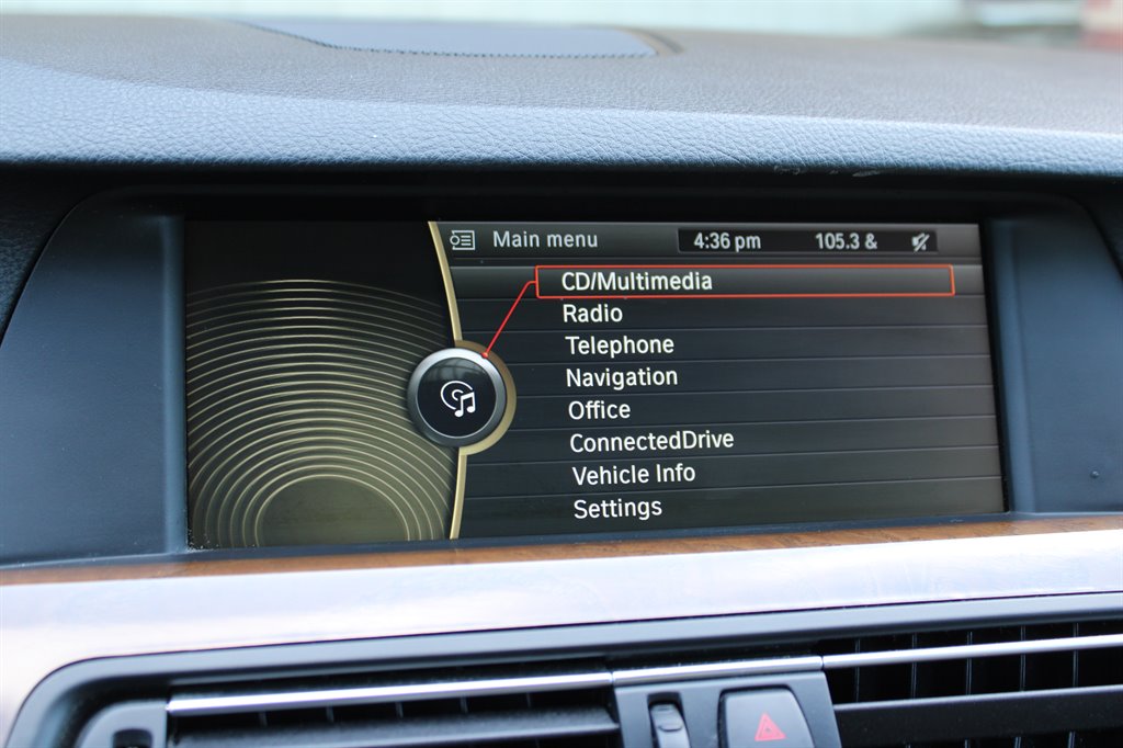 2011 BMW 5 Series 550i - Photo 22