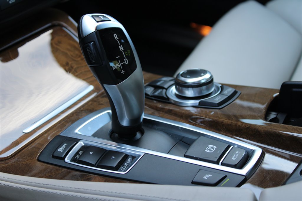 2011 BMW 5 Series 550i - Photo 28