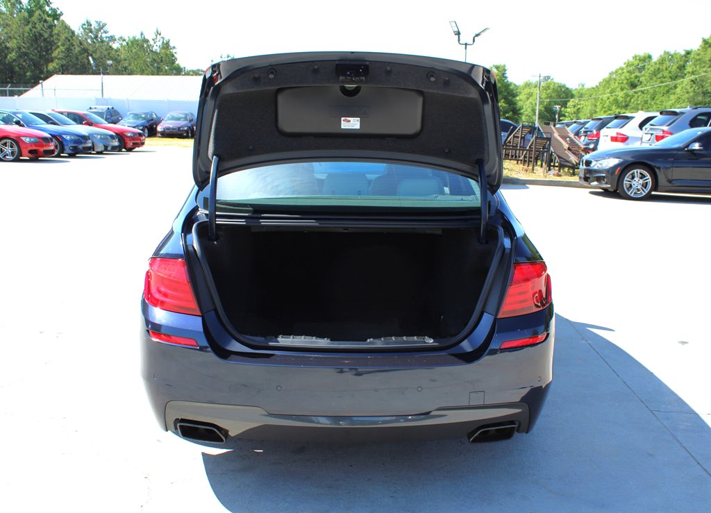 2011 BMW 5 Series 550i - Photo 34