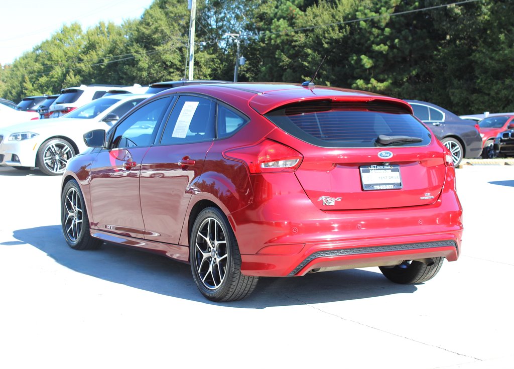 2016 Ford Focus SE photo 4