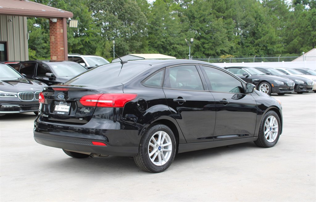 2017 Ford Focus SE photo 3