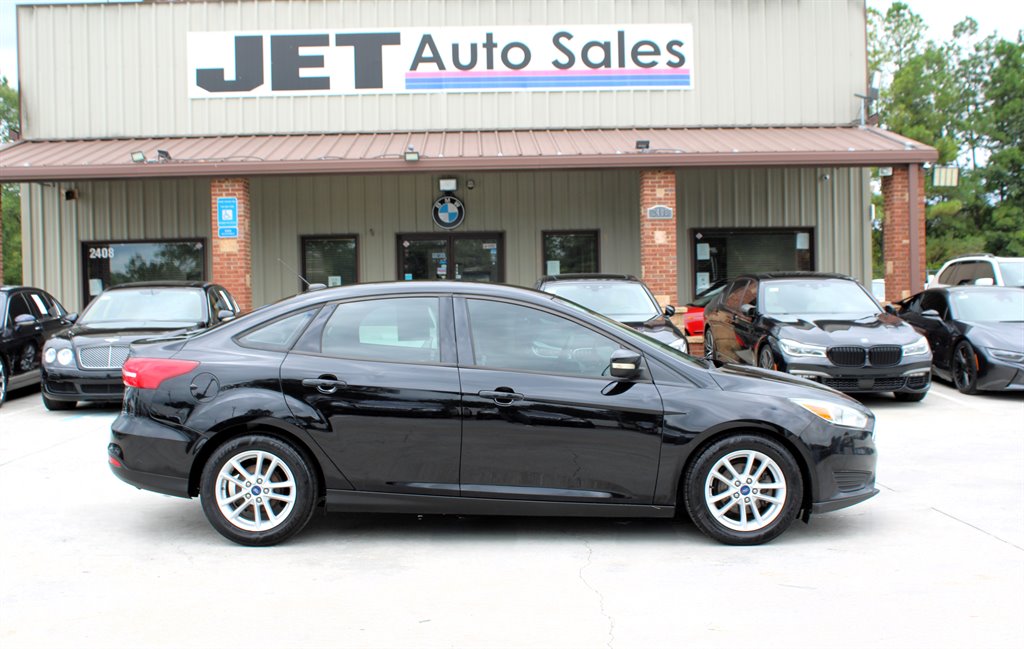 2017 Ford Focus SE photo 4