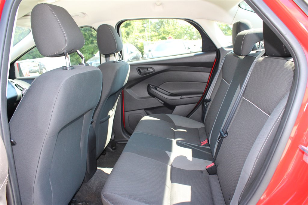 2012 Ford Focus SE - Photo 15