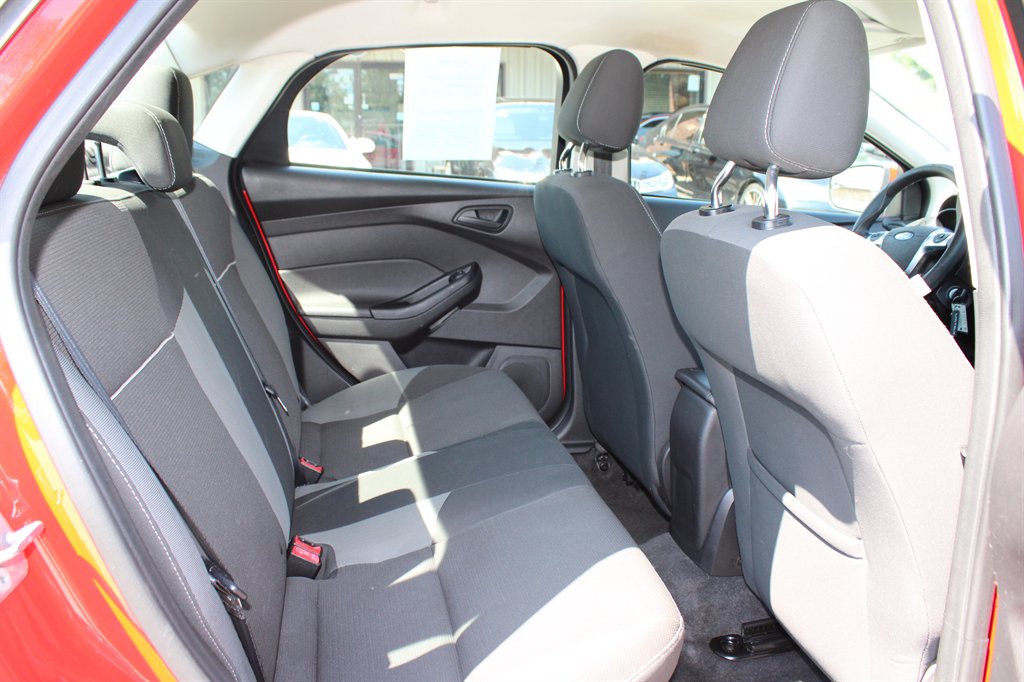 2012 Ford Focus SE - Photo 16