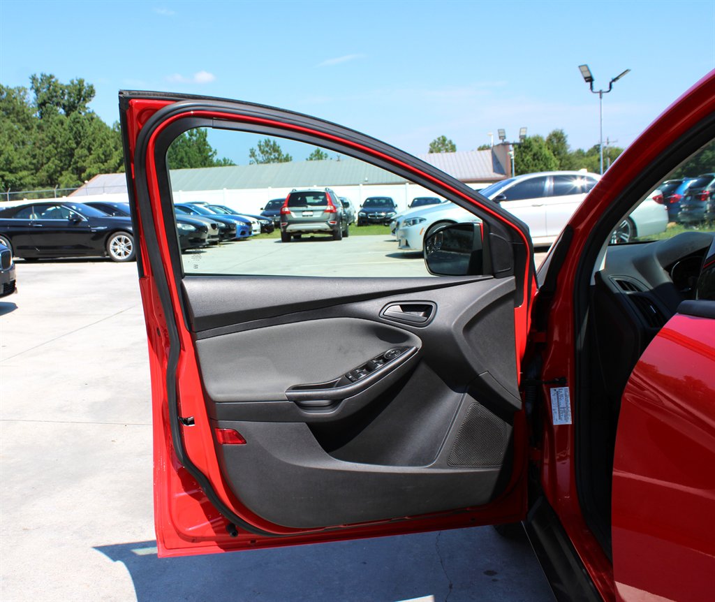 2012 Ford Focus SE - Photo 20