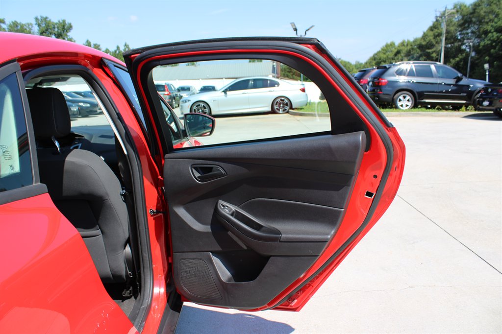 2012 Ford Focus SE - Photo 23