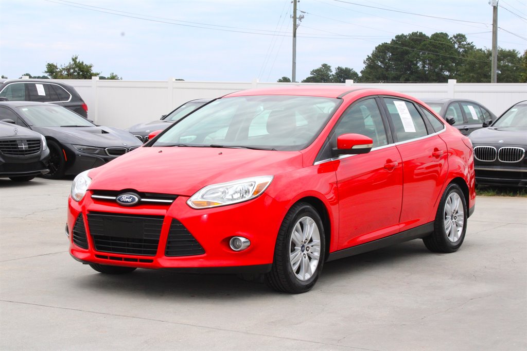 2012 Ford Focus SEL photo 2