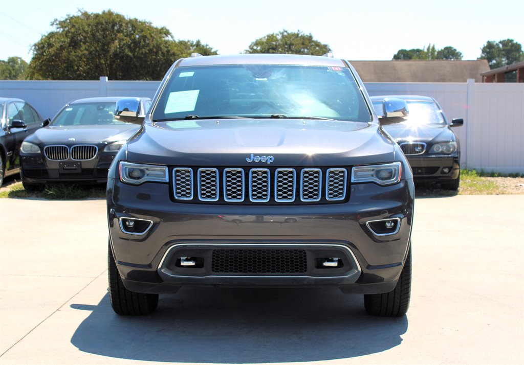 2017 Jeep Grand Cherokee Overland photo 2