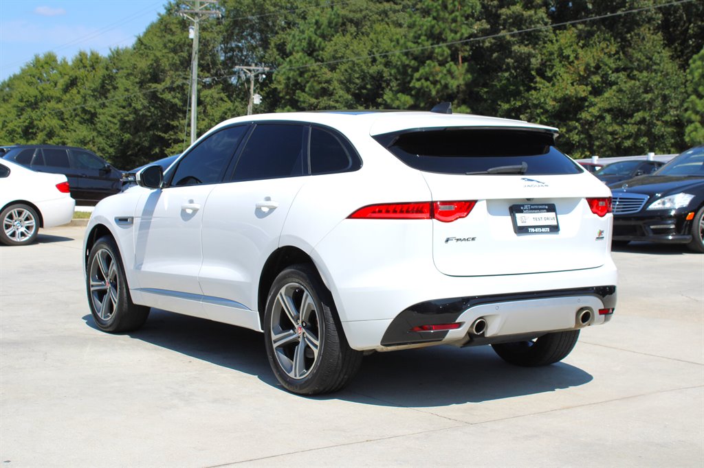 2020 Jaguar F-PACE S photo 3