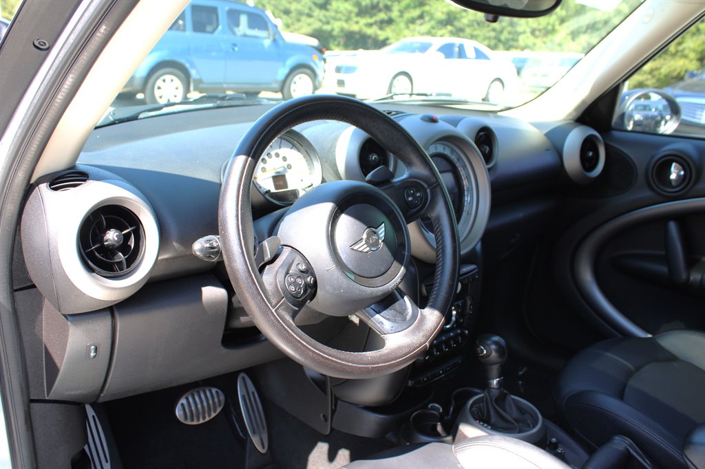 2012 Mini Countryman S photo 12