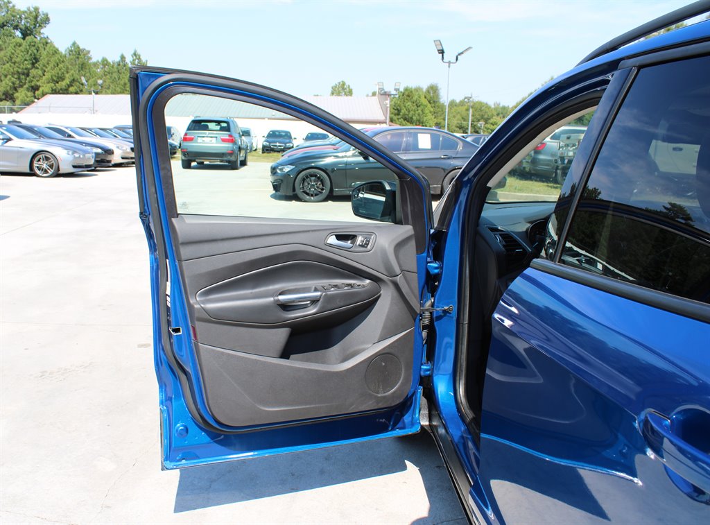 2019 Ford Escape Titanium photo 28