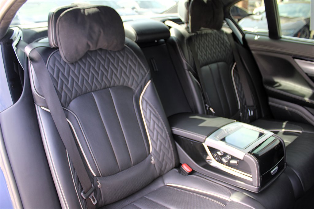 2019 Bmw B7 xDrive Sedan photo 29