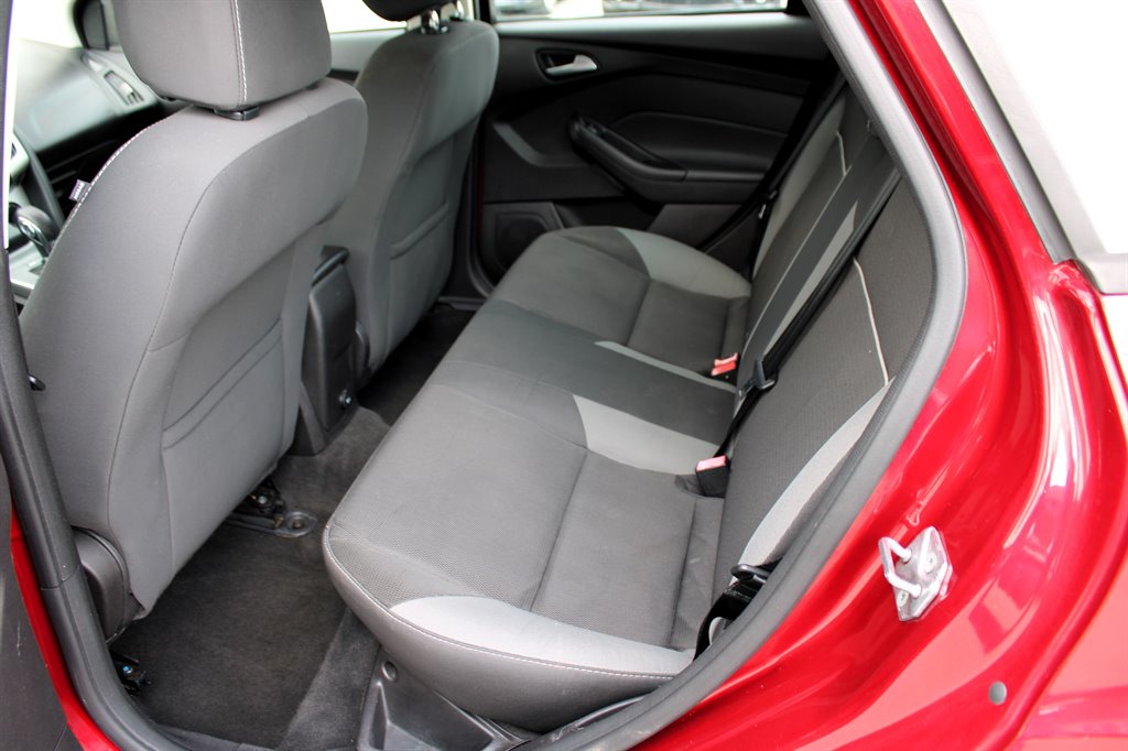 2013 Ford Focus SE photo 17