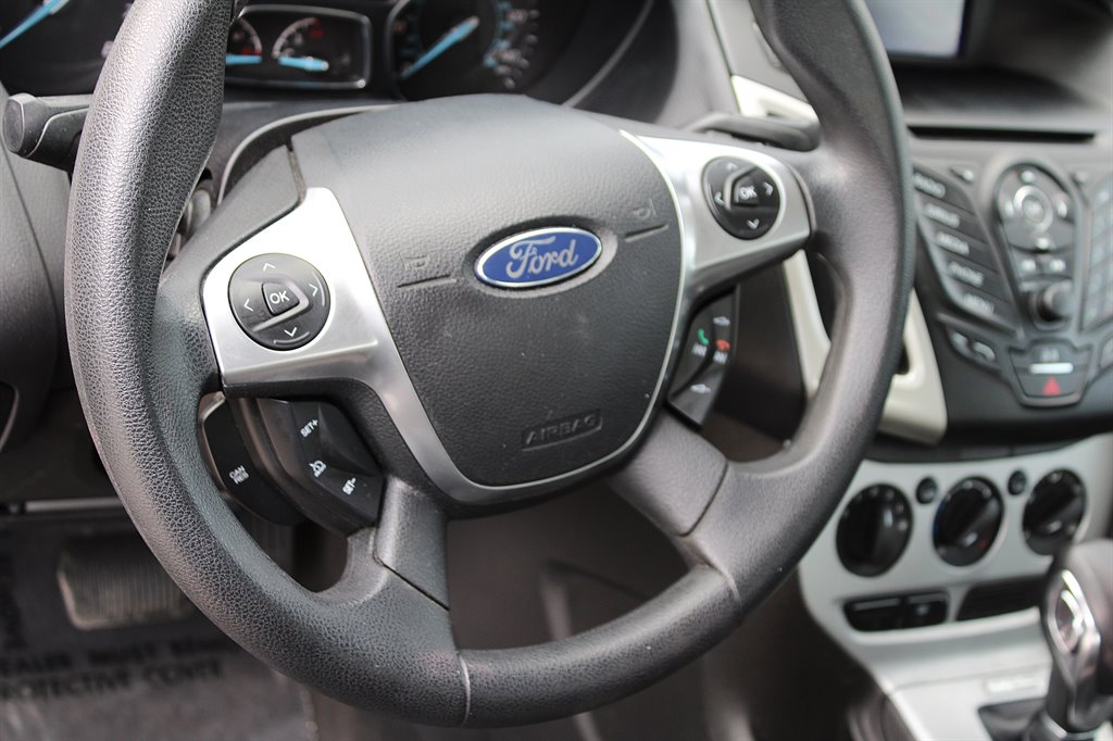 2013 Ford Focus SE photo 23