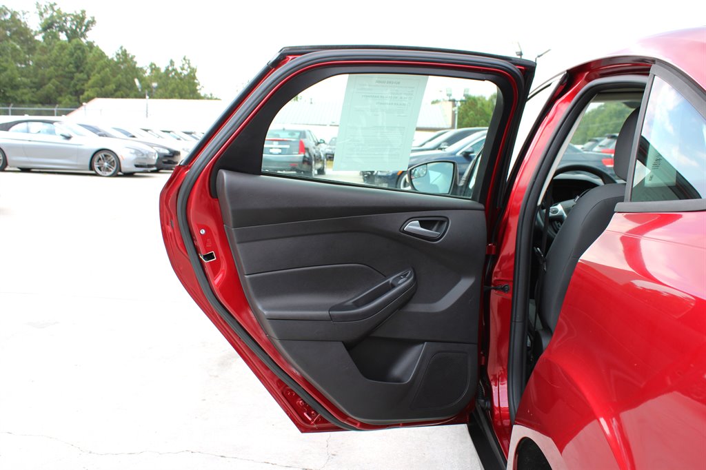 2013 Ford Focus SE photo 26