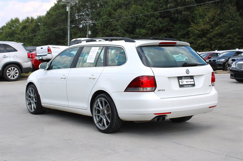 2013 Volkswagen Jetta SportWagen TDI photo 5