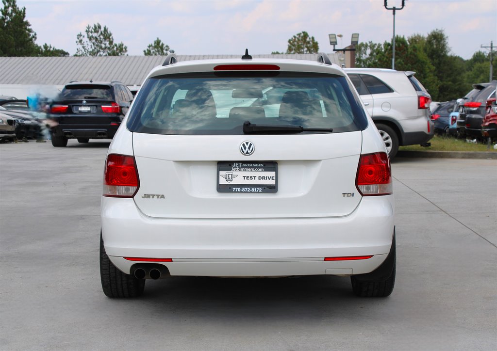 2013 Volkswagen Jetta SportWagen TDI photo 6
