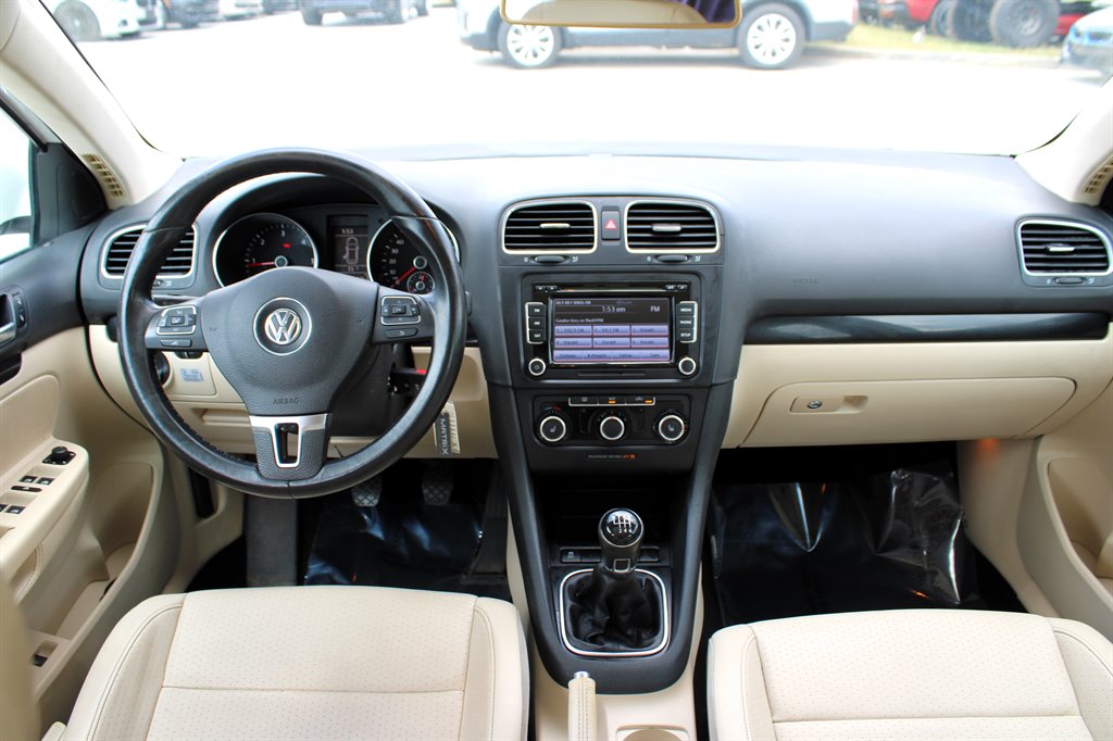 2013 Volkswagen Jetta SportWagen TDI photo 11