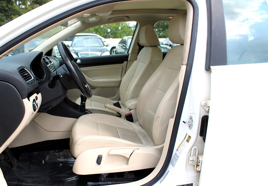 2013 Volkswagen Jetta SportWagen TDI photo 14