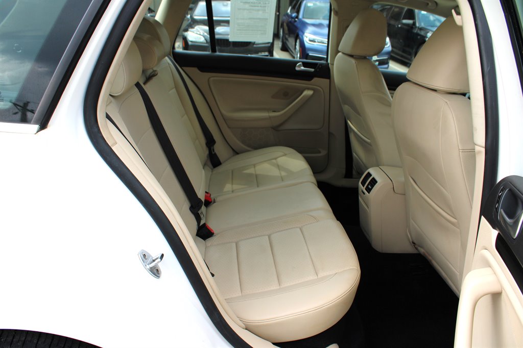 2013 Volkswagen Jetta SportWagen TDI photo 19