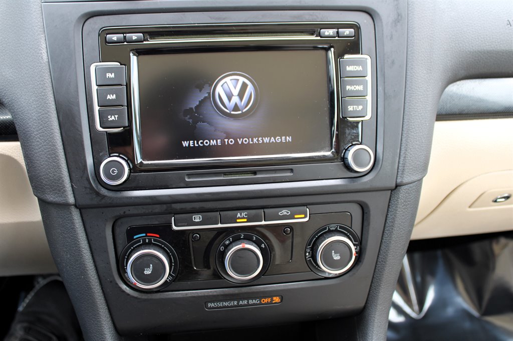 2013 Volkswagen Jetta SportWagen TDI photo 23