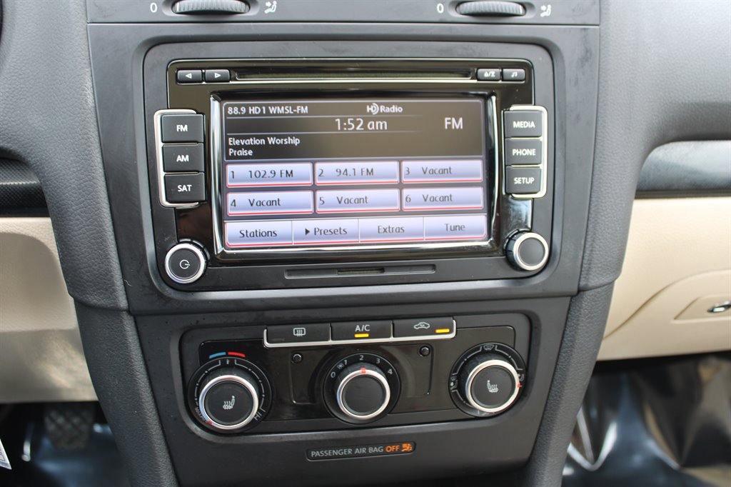 2013 Volkswagen Jetta SportWagen TDI photo 24
