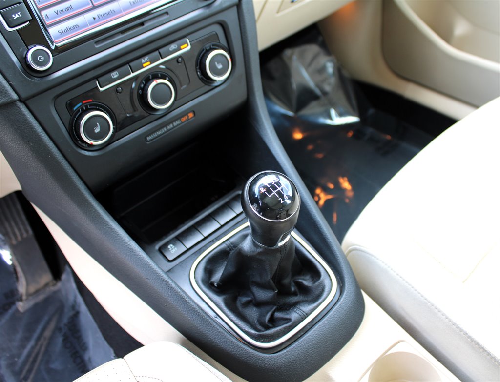 2013 Volkswagen Jetta SportWagen TDI photo 25