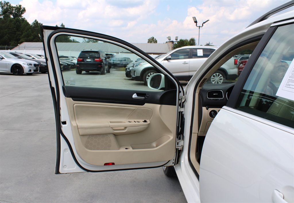 2013 Volkswagen Jetta SportWagen TDI photo 29
