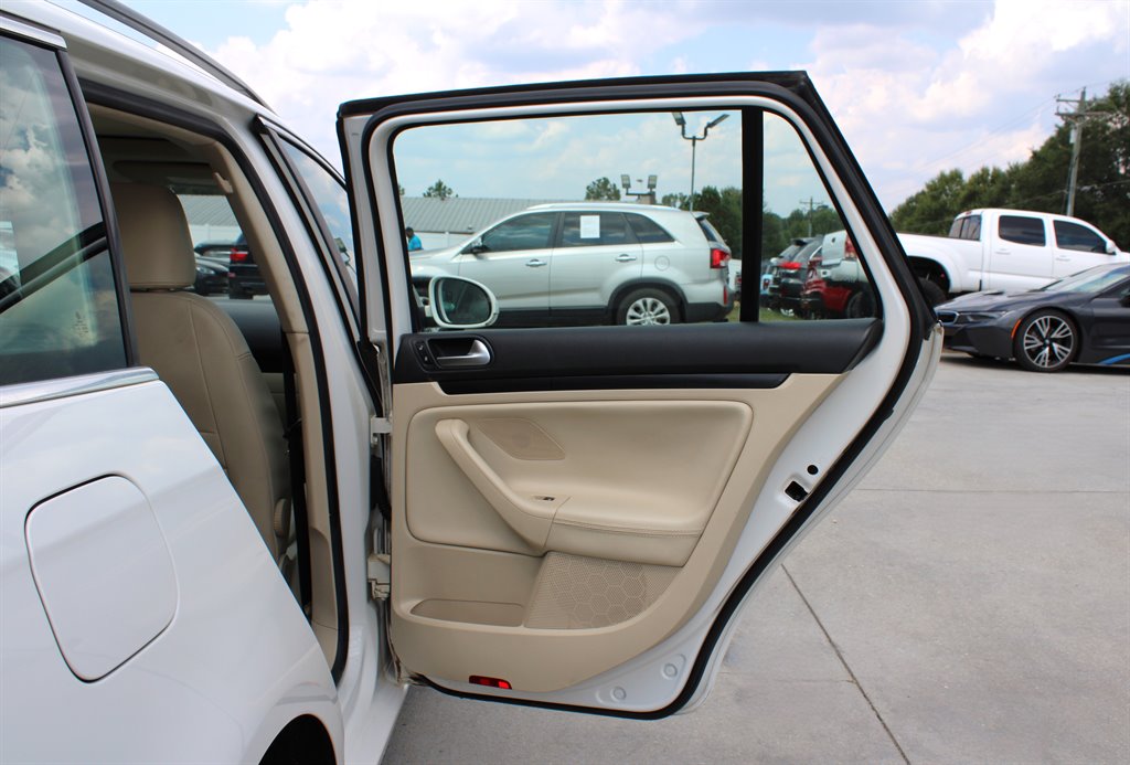 2013 Volkswagen Jetta SportWagen TDI photo 32