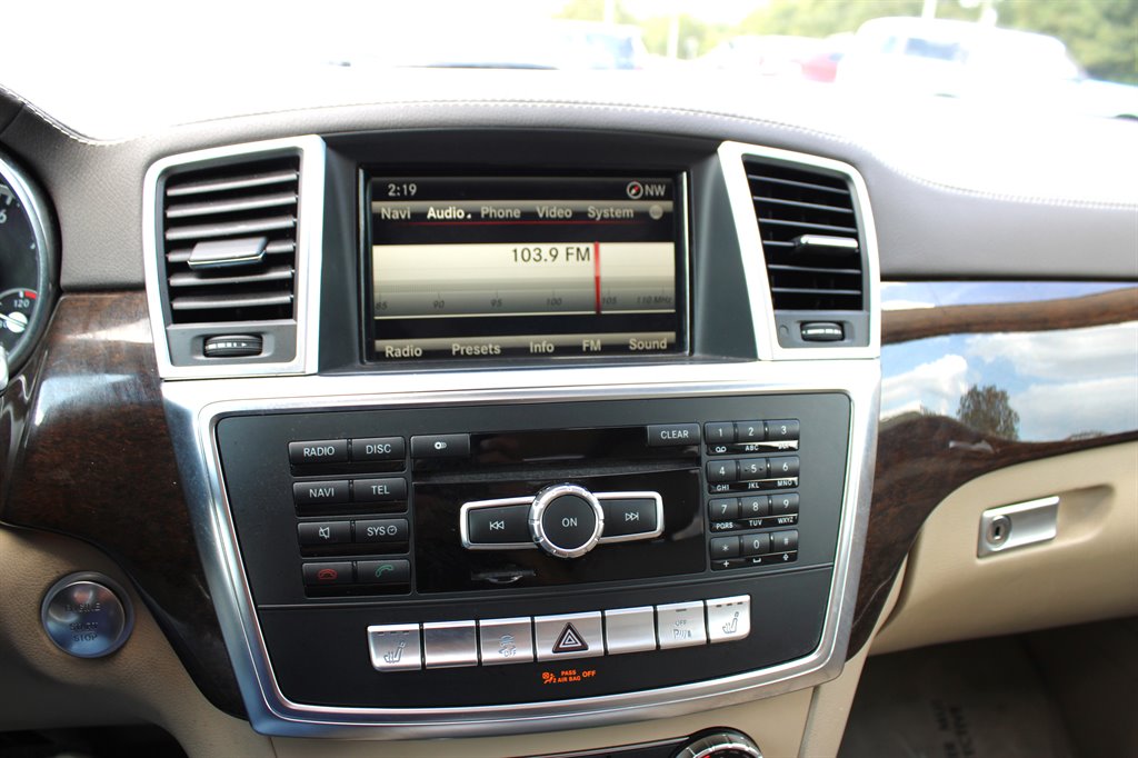 2014 Mercedes Benz GL 450 photo 25